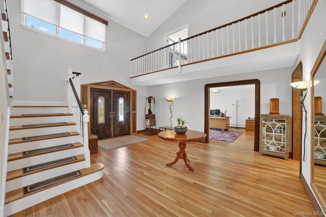 7 Fairgreen Court, Cortlandt Manor, NY 10567