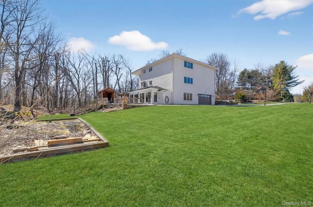 7 Fairgreen Court, Cortlandt Manor, NY 10567