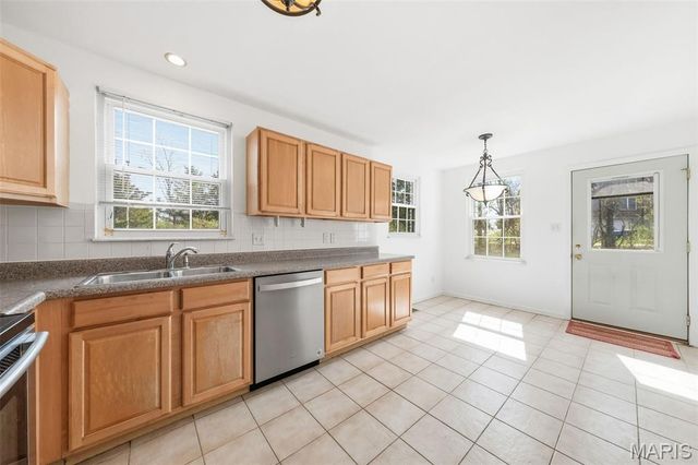 1050 Kehrs Mill Road, Ballwin, MO 63011