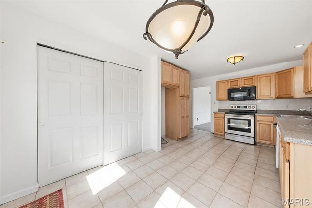 1050 Kehrs Mill Road, Ballwin, MO 63011