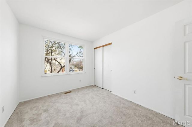 1050 Kehrs Mill Road, Ballwin, MO 63011