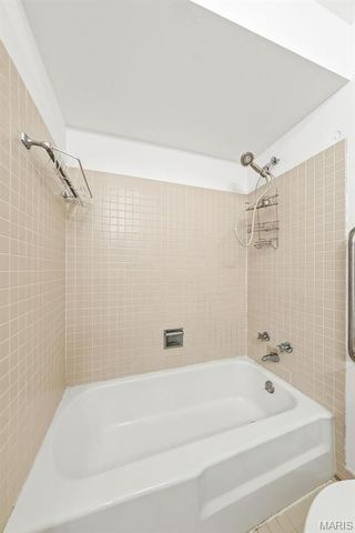 1050 Kehrs Mill Road, Ballwin, MO 63011