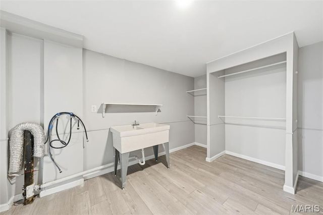 1050 Kehrs Mill Road, Ballwin, MO 63011