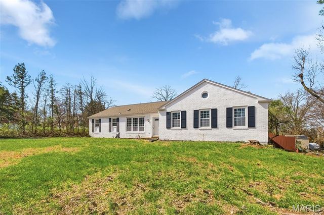1050 Kehrs Mill Road, Ballwin, MO 63011