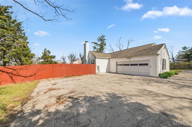 1050 Kehrs Mill Road, Ballwin, MO 63011