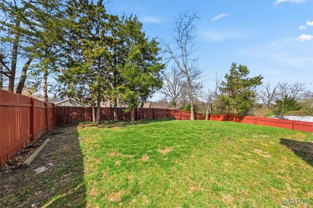 1050 Kehrs Mill Road, Ballwin, MO 63011