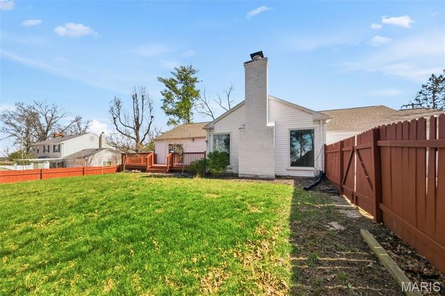 1050 Kehrs Mill Road, Ballwin, MO 63011