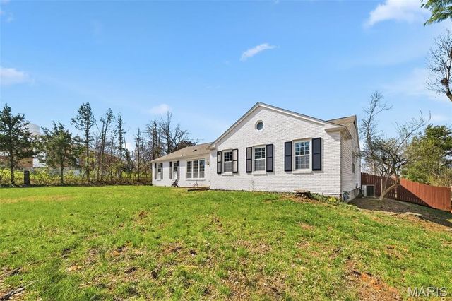 1050 Kehrs Mill Road, Ballwin, MO 63011