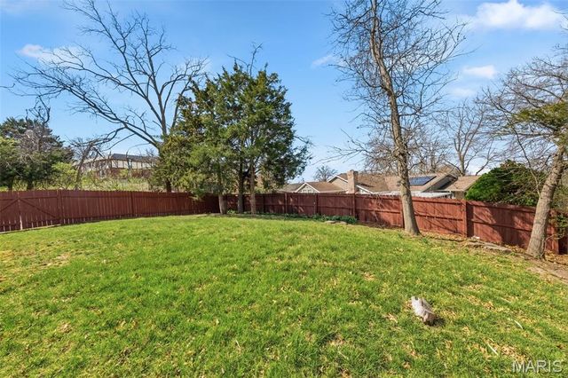 1050 Kehrs Mill Road, Ballwin, MO 63011