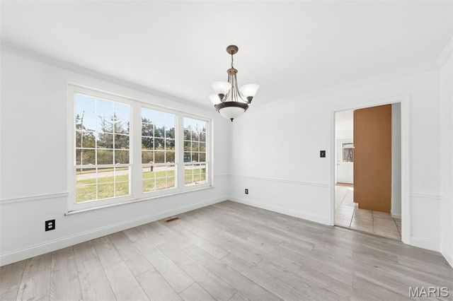 1050 Kehrs Mill Road, Ballwin, MO 63011