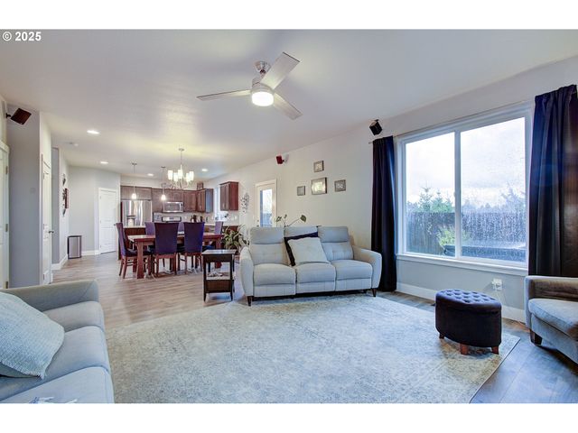 9717 Ne 100TH Way, Vancouver, WA 98662