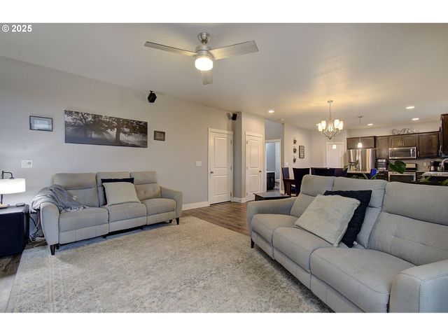 9717 Ne 100TH Way, Vancouver, WA 98662