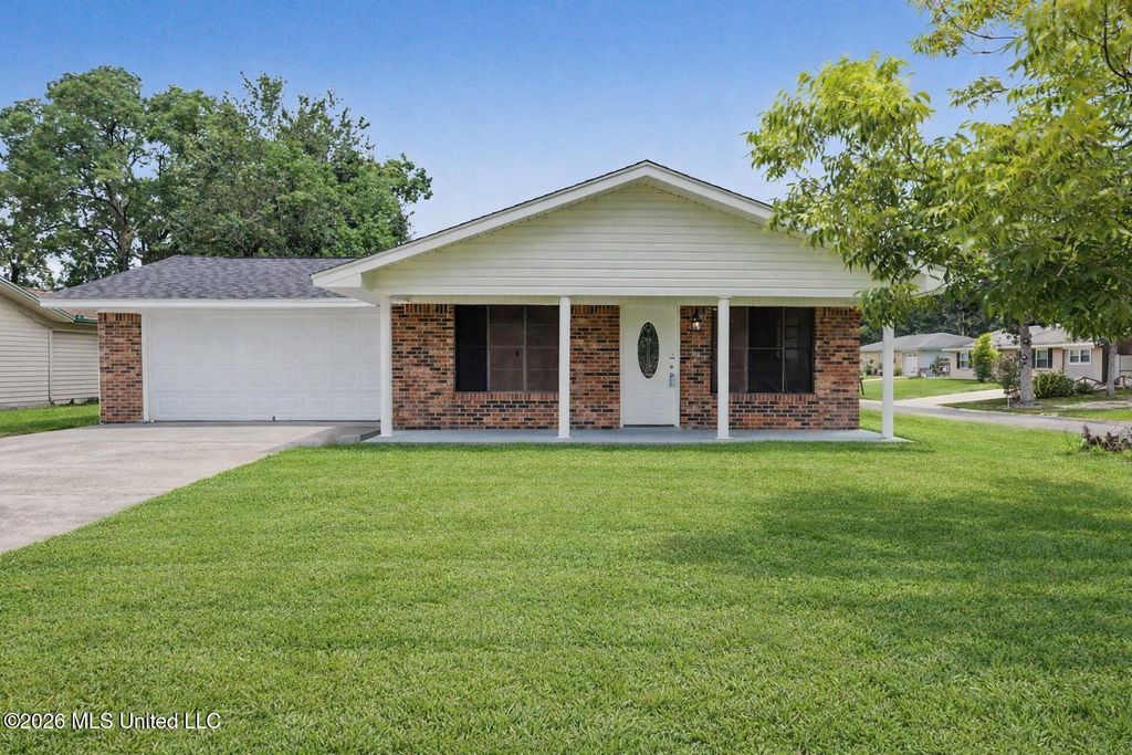 1 Oxford Drive, Gulfport, MS 39503
