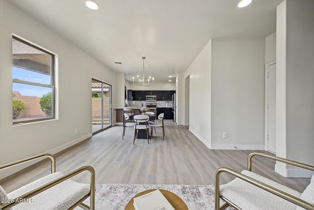 2520 W ALTA VISTA Road, Phoenix, AZ 85041