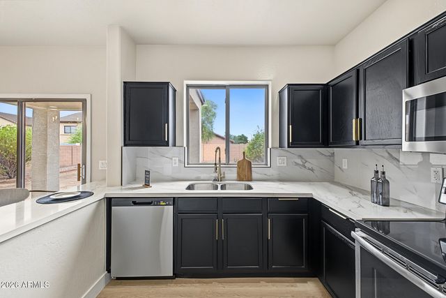 2520 W ALTA VISTA Road, Phoenix, AZ 85041
