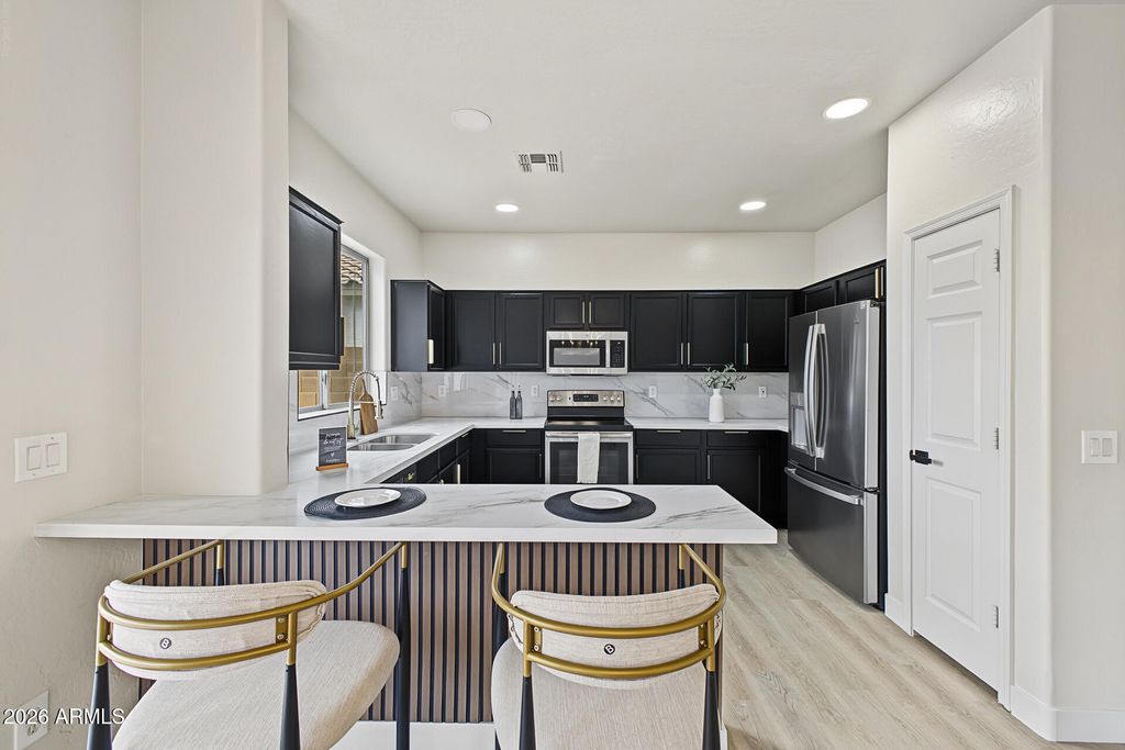 2520 W ALTA VISTA Road, Phoenix, AZ 85041 — photo 2