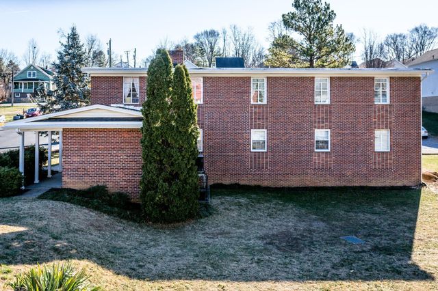2408 HICKORY ST, Staunton, VA 24402