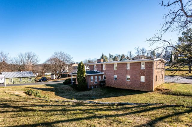 2408 HICKORY ST, Staunton, VA 24402