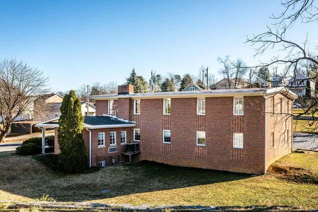 2408 HICKORY ST, Staunton, VA 24402