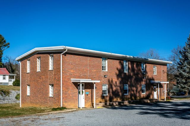 2408 HICKORY ST, Staunton, VA 24402