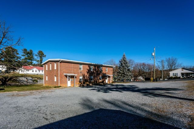 2408 HICKORY ST, Staunton, VA 24402