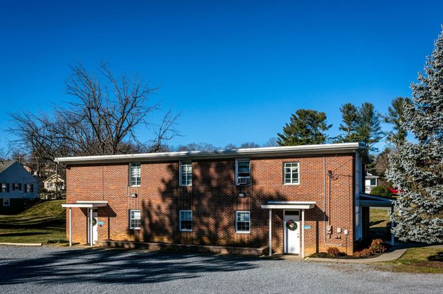 2408 HICKORY ST, Staunton, VA 24402