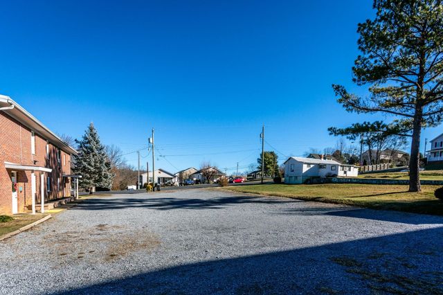 2408 HICKORY ST, Staunton, VA 24402