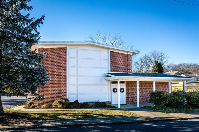 2408 HICKORY ST, Staunton, VA 24402