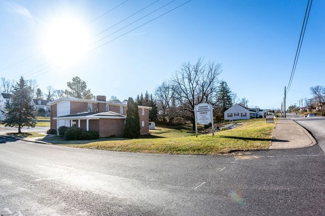 2408 HICKORY ST, Staunton, VA 24402