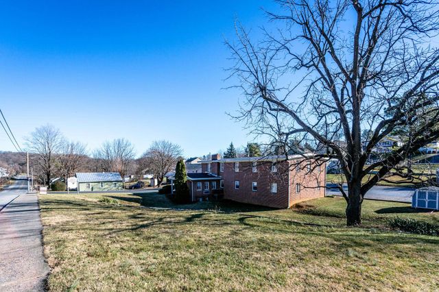 2408 HICKORY ST, Staunton, VA 24402
