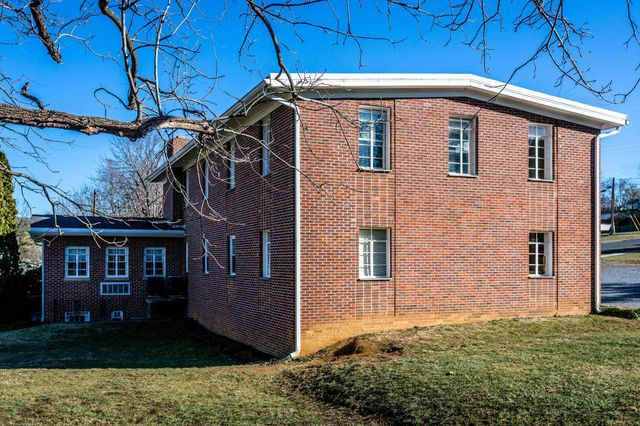 2408 HICKORY ST, Staunton, VA 24402