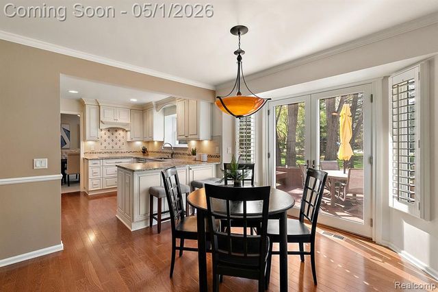 7280 Willow Oak Drive, West Bloomfield, MI 48324