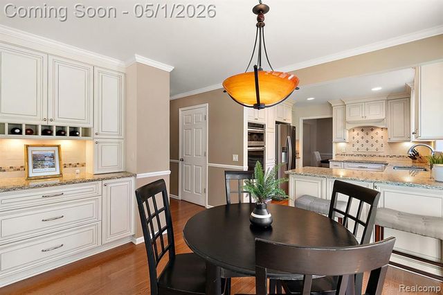 7280 Willow Oak Drive, West Bloomfield, MI 48324