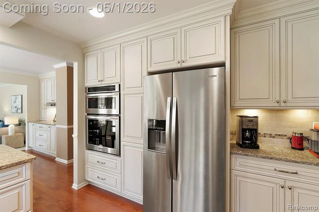 7280 Willow Oak Drive, West Bloomfield, MI 48324