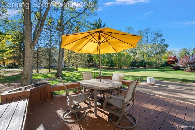 7280 Willow Oak Drive, West Bloomfield, MI 48324