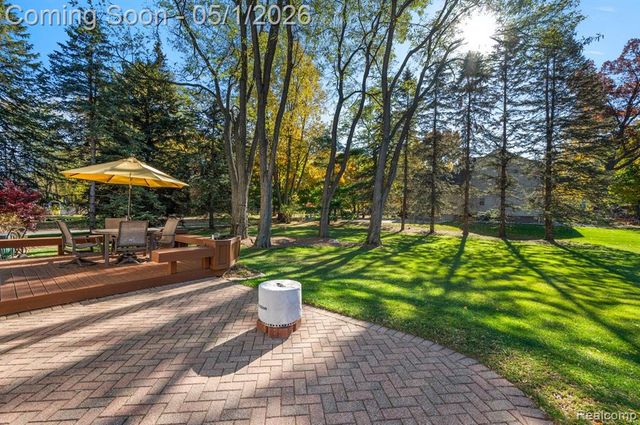 7280 Willow Oak Drive, West Bloomfield, MI 48324
