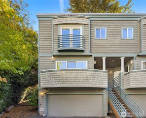 112 9th Lane #112, Kirkland, WA 98033