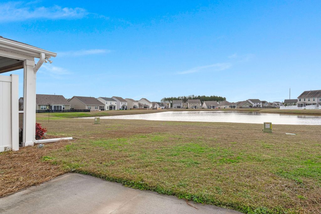 Image 10 of property listing at 690 Hilchot Drive, Summerville, SC 29486