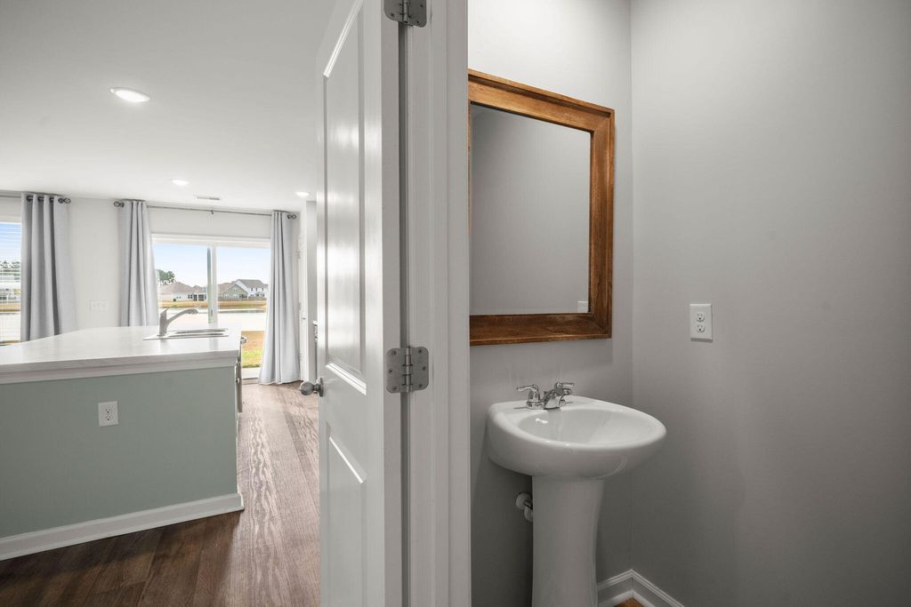 Image 11 of property listing at 690 Hilchot Drive, Summerville, SC 29486