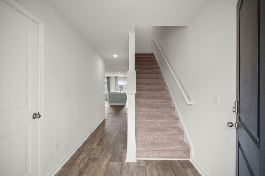 Image 12 of property listing at 690 Hilchot Drive, Summerville, SC 29486