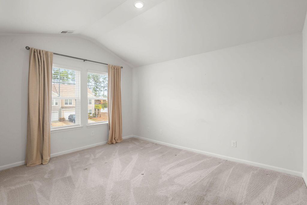 Image 14 of property listing at 690 Hilchot Drive, Summerville, SC 29486