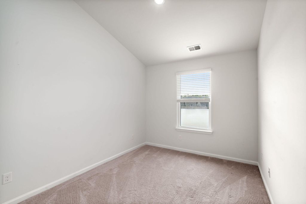 Image 19 of property listing at 690 Hilchot Drive, Summerville, SC 29486