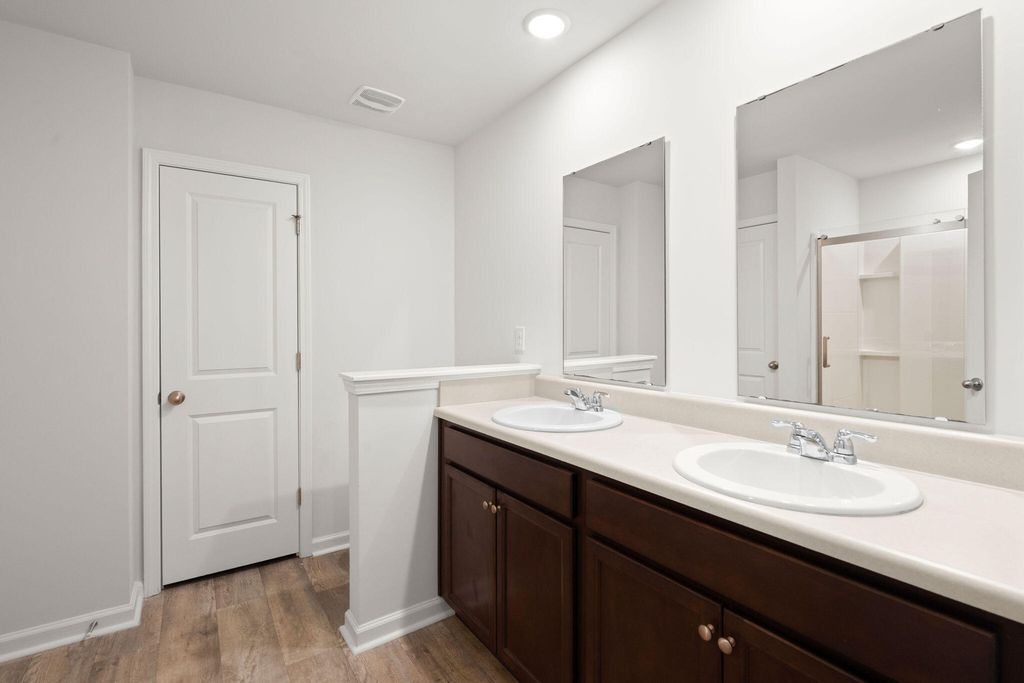 Image 21 of property listing at 690 Hilchot Drive, Summerville, SC 29486