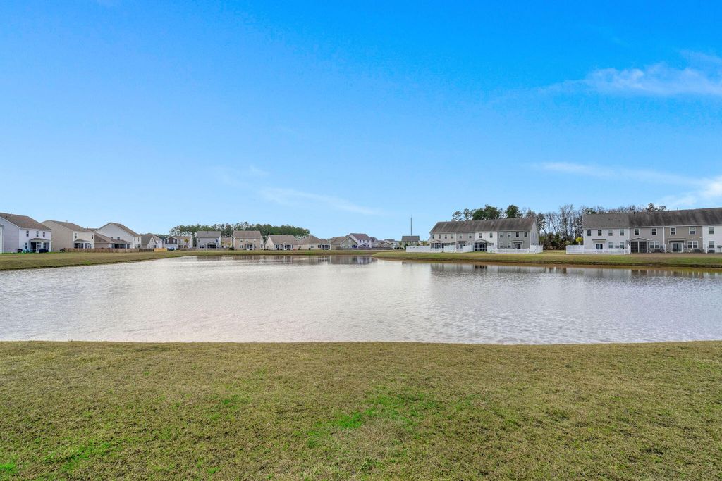 Image 3 of property listing at 690 Hilchot Drive, Summerville, SC 29486