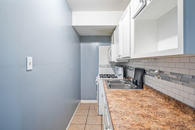 4049 W Crystal Street, Chicago, IL 60651