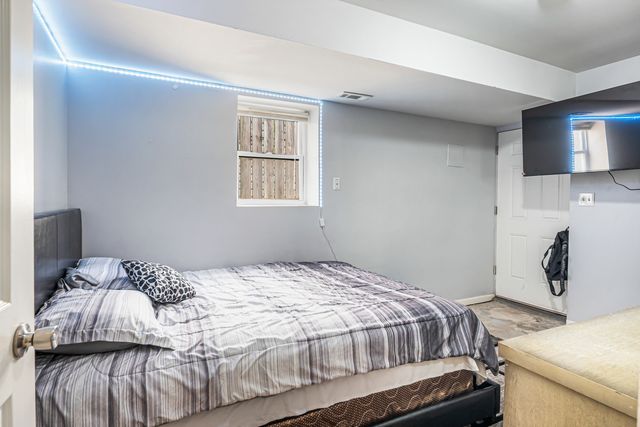 4049 W Crystal Street, Chicago, IL 60651