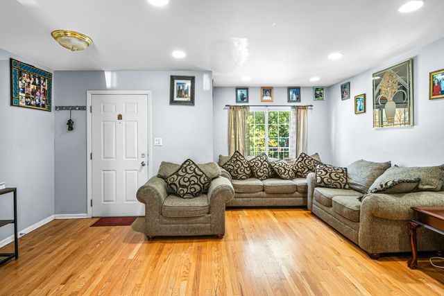 4049 W Crystal Street, Chicago, IL 60651