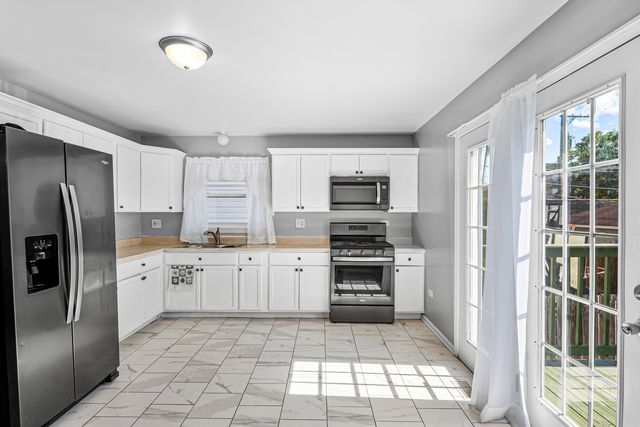 4049 W Crystal Street, Chicago, IL 60651