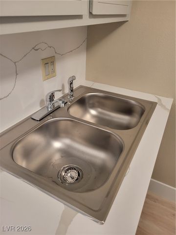 205 East Harmon Avenue 212, Las Vegas, NV 89169