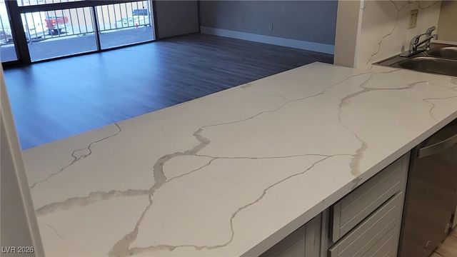 205 East Harmon Avenue 212, Las Vegas, NV 89169